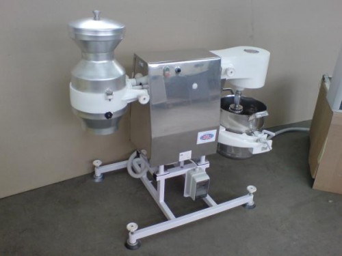 Robot universal de bucatarie -cofetarie