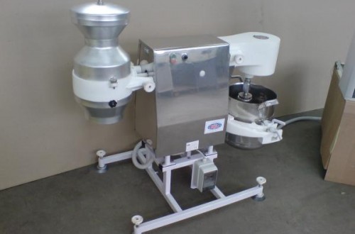 Robot universal de bucatarie -cofetarie